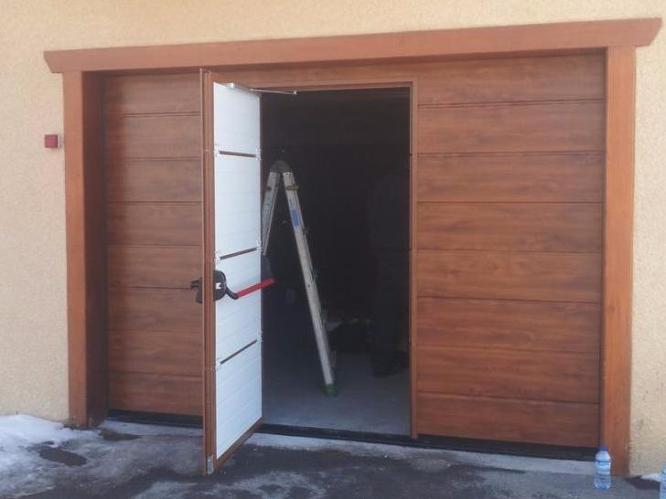 9/7 (porte de garage avec portillon ouvert) Portegarageo Modane