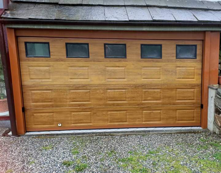 Porte de garage sur mesure Modane